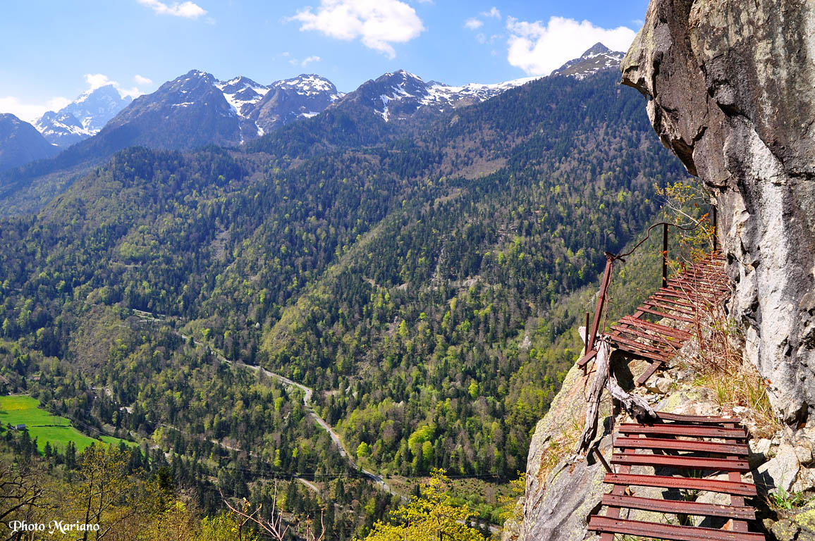 Randonnée à la Grotte des Eaux-Chaudes 1000m par le sentier des fenêtres