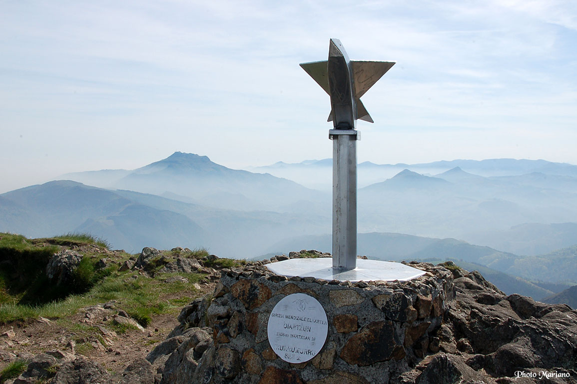 Randonnée pics d’Erroilbide 836m, Txurrumurru 826m et Irumugarrieta 806m