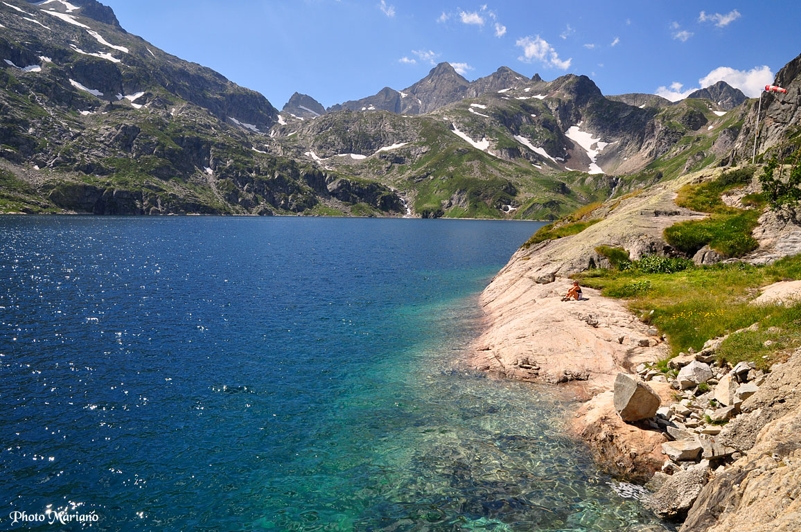 Lac. Атлантические Пиренеи. Пиренеи озеро о. Рестораны национальный парк Пиренеи. Французские Пиренеи.